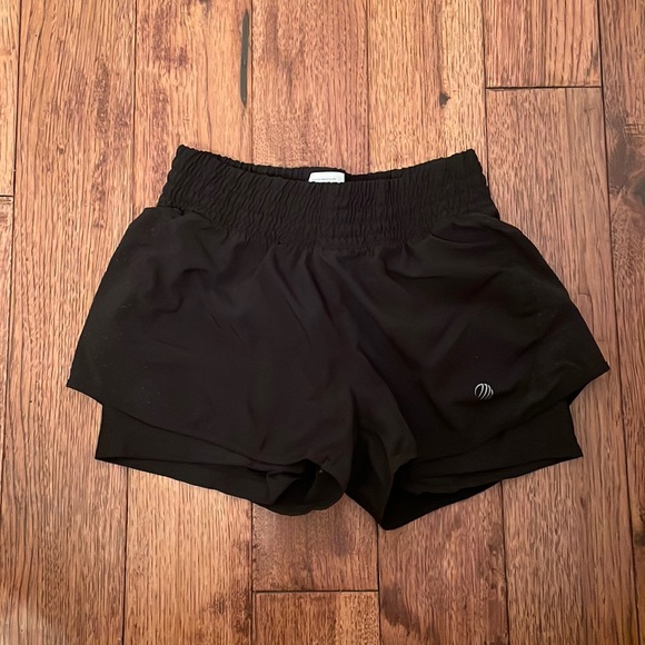 Black women’s double-layer athletic shorts - Picture 1 of 2